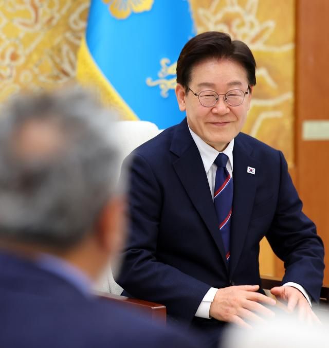 이재명 대통령이 31일 청와대에서 미국 하원의원단을 접견하고 있다 사진연합뉴스