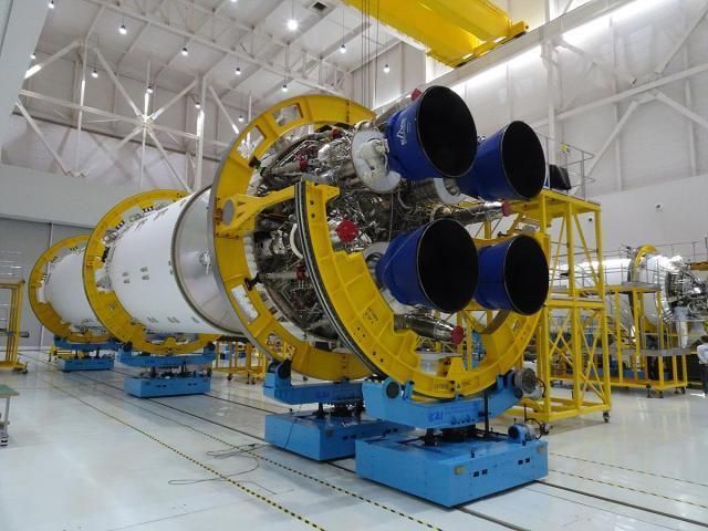 조립 중인 누리호 발사체사진아주경제DB