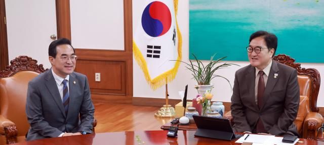 우원식 국회의장우이 31일 국회의장실에서 박홍근 기획예산처 장관을 접견 발언하고 있다사진연합뉴스