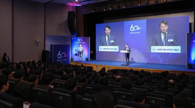 국세청은 4일 서울지방국세청에서 ‘국세청 개청 60주년 기념식’을 열고 국세행정의 미래 비전을 담은 ‘미래혁신 종합방안’을 국민에게 보고했다사진국세청