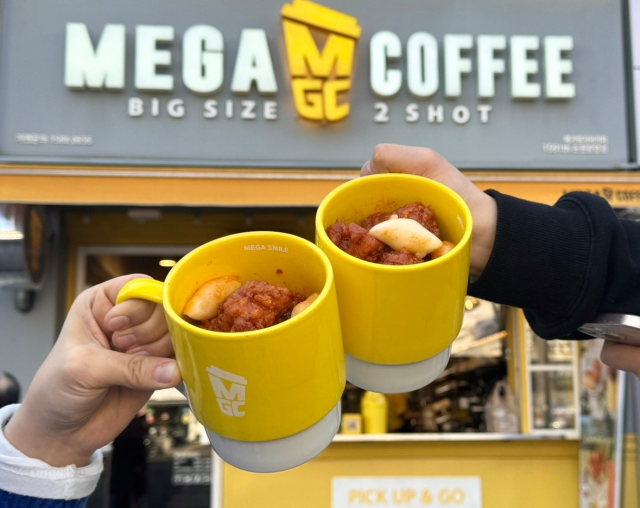 메가MGC커피 ‘MGC네 양념 컵치킨’ 사진메가MGC커피
