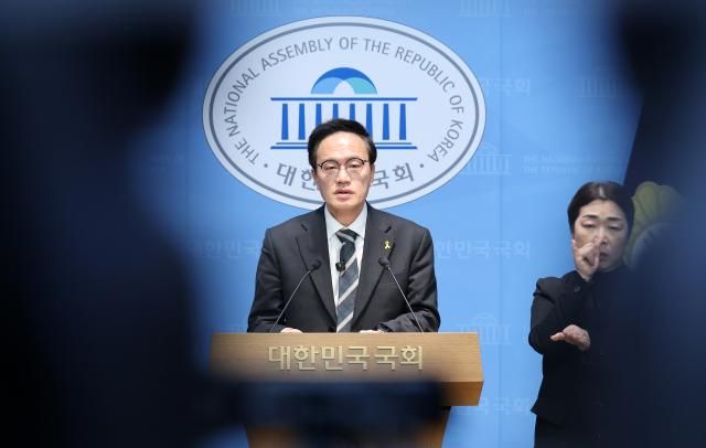 박주민 더불어민주당 의원이 지난 2월 9일 국회 소통관에서 부동산 정책 관련 입장을 밝히고 있다사진연합뉴스