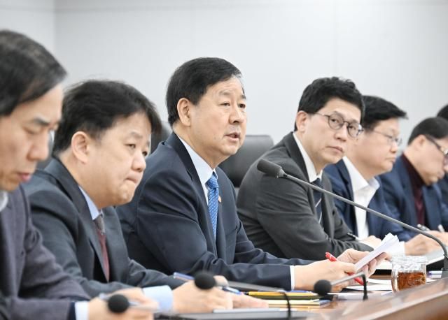 구윤철 부총리 겸 재정경제부 장관이 3월 6일 정부세종청사 중앙동에서 재정경제부 확대간부회의를 주재 모두발언을 하고 있다 사진재정경제부