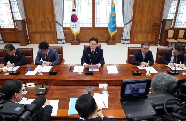 이재명 대통령이 9일 청와대에서 열린 중동상황 관련 비상경제점검회의에서 발언하고 있다사진연합뉴스