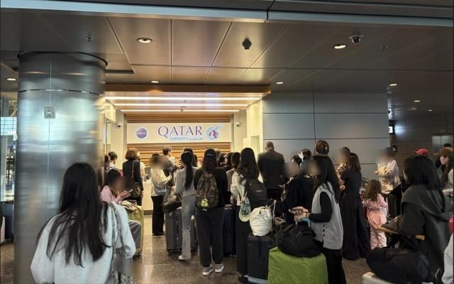 카타르 공항의 승객들 사진외교부 