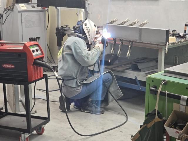 자동차차체수리 경기에 참가해 금상을 받은 수형자 사진법무부