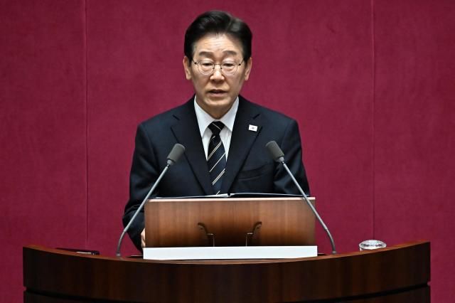 이재명 대통령이 지난 2일 오후 서울 여의도 국회에서 중동 사태 대응을 위한 추가경정예산안 시정연설을 하고 있다 사진연합뉴스