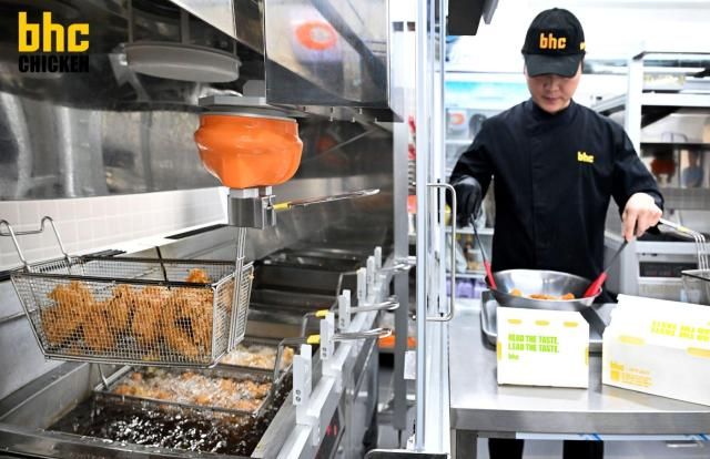 bhc 튀김로봇 튀봇 이미지 사진bhd