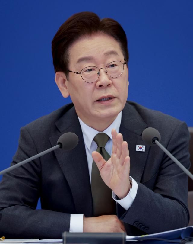 이재명 대통령이 14일 청와대에서 열린 국무회의 겸 비상경제점검회의에서 발언하고 있다 사진연합뉴스