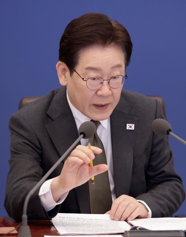 이재명 대통령이 14일 청와대에서 열린 국무회의 겸 비상경제점검회의에서 발언하고 있다 사진연합뉴스