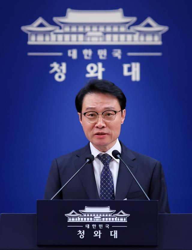 이규연 홍보소통수석이 14일 청와대 춘추관에서 세종 집무실 관련 브리핑을 하고 있다 사진연합뉴스