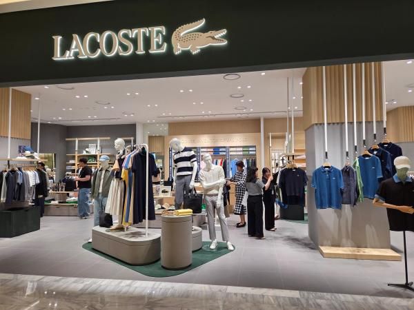 신세계백화점 김해점 라코스테 메가샵 전경 사진신세계