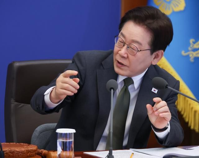 이재명 대통령이 14일 청와대에서 열린 국무회의 겸 비상경제점검회의에서 발언하고 있다 사진연합뉴스