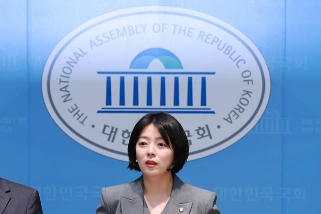 국민의힘 서울시당 공천관리위원장인 배현진 의원이 15일 국회 소통관에서 서울 은평구 청년 공천과 관련해 기자회견하고 있다 사진연합뉴스