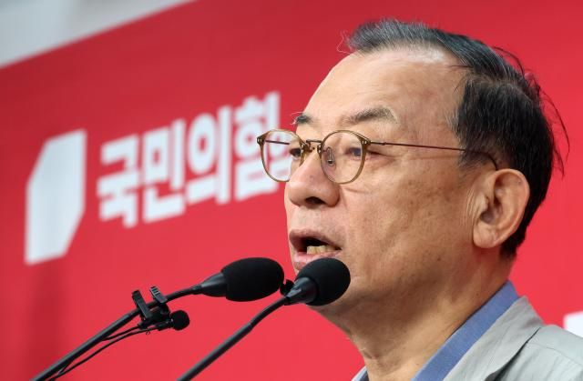 이정현 전 국민의힘 공천관리위원장이 지난달 31일 서울 영등포구 여의도 중앙당사에서 50만 이상 도시 경선 결과 발표를 하고 있다 사진연합뉴스