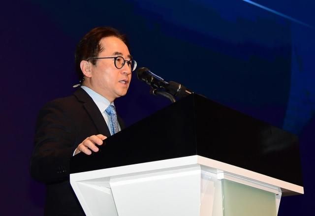 지난 18일 서울 서초구 양재 엘타워에서 열린 제53기 정기 주주총회에서 장덕현 삼성전기 사장이 발언하고 있는 모습이다 사진삼성전기