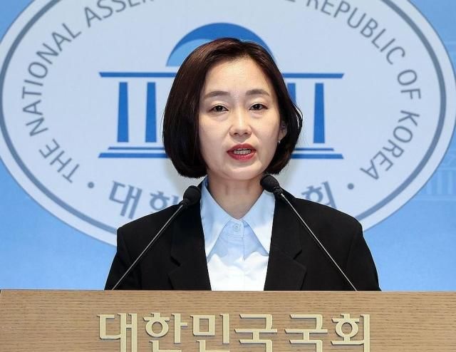 김재연 진보당 상임대표가 19일 국회 소통관에서 기자회견을 열고 내란 세력 청산과 사회 대개혁을 위한 민주개혁진보 5당 선거연대 구성을 제안하고 있다 사진연합뉴스