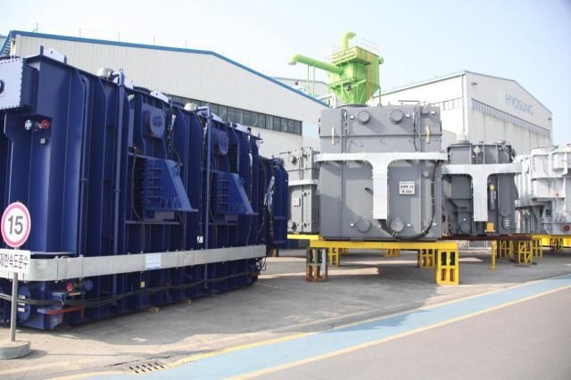 효성중공업 창원공장 야적장에서 출하 대기중인 초고압변압기 사진효성중공업