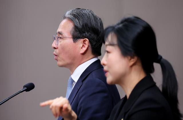 김용범 정책실장이 지난 3월 9일 청와대 춘추관에서 이날 오전에 열린 중동상황 관련 비상경제점검회의 결과 브리핑을 하고 있다 사진연합뉴스