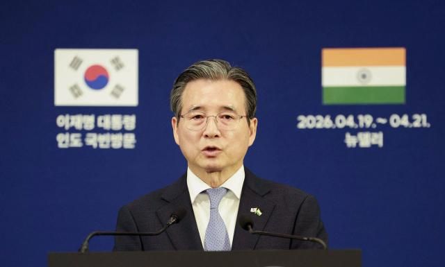 김용범 정책실장이 20일현지시간 인도 뉴델리 한 호텔의 한국프레스센터에서 이재명 대통령과 나렌드라 모디 총리의 오찬 및 한-인도 경제인 대화 관련 브리핑을 하고 있다 사진연합뉴스