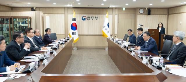 정성호 법무부 장관이 20일 외국인 유학생 비자 제도 개선 협의회에서 발언하고 있다 사진법무부