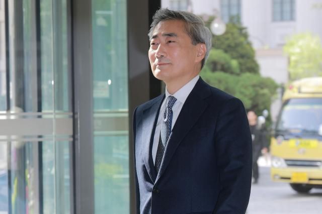 신현송 신임 한국은행 총재가 21일 오전 서울 중구 한국은행 본관으로 첫 출근을 하고 있다 20260421사진유대길 기자 dbeorlf123ajunewscom