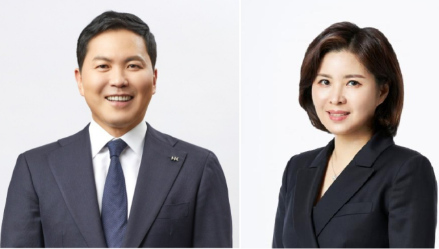 윤상현 콜마홀딩스 부회장왼쪽과 윤여원 전 코마비앤에이치 대표사진콜마