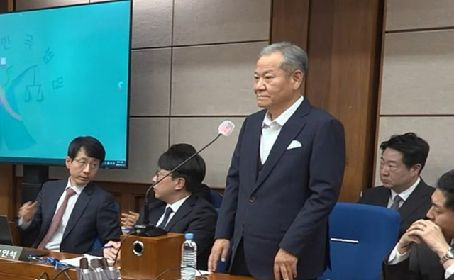 서울중앙지법 형사합의32부는 지난 2월 12일 내란 중요임무 종사 등 혐의로 재판에 넘겨진 이상민 전 행정안전부 장관에게 징역 7년을 선고했다 이날 열린 선거공판에 이 전 장관이 출석해 있다 사진서울중앙지법