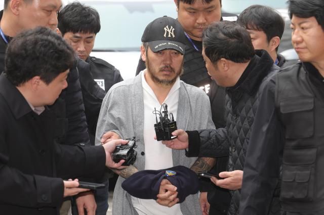 박왕열이 3월 27일 오전 경기도 의정부시 가능동 의정부지방법원에서 구속 전 피의자 심문을 위해 법정으로 이동하고 있다 사진연합뉴스