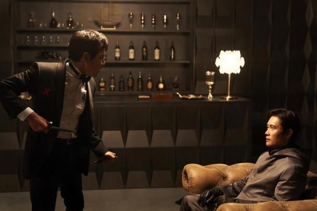 드라마 오징어게임에는 게임 참가자들이 겪는 폭력을 감상하는 VIP들이 등장한다 넷플릭스 제공 