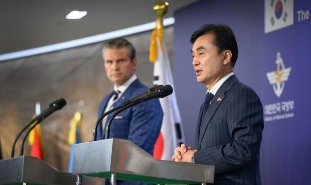 안규백 국방부 장관오른쪽과 피트 헤그세스 미국 국방부전쟁부 장관이 지난 11월 서울 용산구 국방부 청사에서 제57차 한·미 안보협의회의SCM 공동기자회견을 하고 있다 사진국방부 