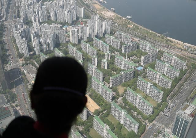 서울 송파구 롯데월드타워에서 바라본 아파트의 모습 사진연합뉴스