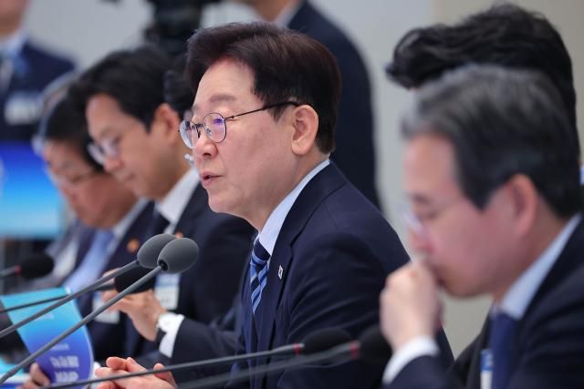 이재명 대통령이 지난 17일 청와대 영빈관에서 열린 공공기관 및 유관기관 업무 보고에서 발언하고 있다 사진연합뉴스