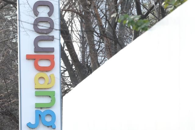 쿠팡 작년 매출 49조원대·순이익 3천억원대 서울연합뉴스 강민지 기자 쿠팡이 작년에 49조원대의 매출과 3천억원대의 당기순이익을 거뒀다 작년 매출과 순이익은 역대 최대 규모다 사진은 27일 서울의 한 쿠팡 센터 모습 2026227 mjkangynacokr2026-02-27 140021 저작권자 ⓒ ㈜연합뉴스 무단 전재 재배포 금지 AI 학습 및 활용 금지저작권자 ⓒ ㈜연합뉴스 무단 전재 재배포 금지 AI 학습 및 활용 금지