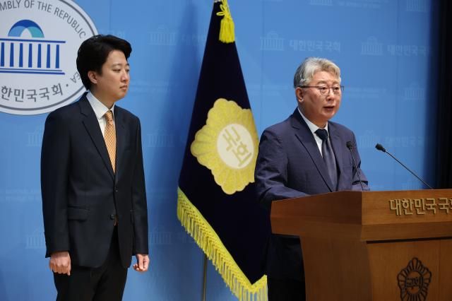 개혁신당 경기도지사 후보로 출마할 조응천 전 의원이 28일 국회 소통관에서 출마 기자회견을 하고 있다 사진연합뉴스