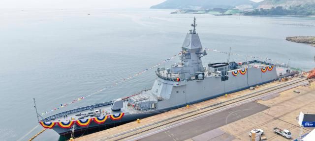 지난 28일 경남 고성군 SK오션플랜트 조선소에 제주함FFG-832이 진수식을 앞두고 정박해 있다 사진해군 