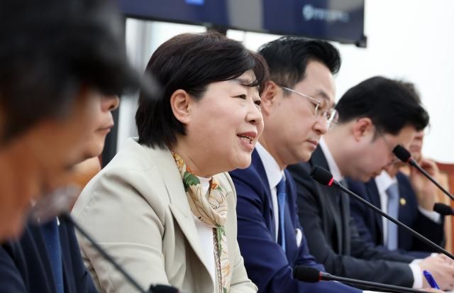 서영교 위원장이 29일 국회에서 열린 윤석열 정치검찰 조작기소 국조특위 민주당 위원 기자간담회에서 청문회 주요 성과를 밝히고 있다사진연합뉴스