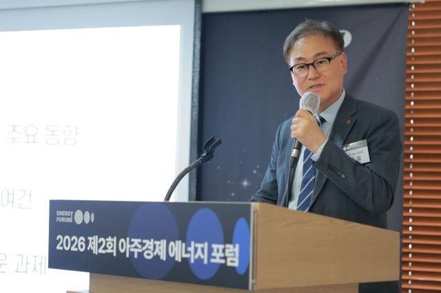 곽은섭 한국전력공사 계통기획처장이 AI 시대 전력 수요와 전력망의 새로운 과제라는 주제로 발표를 하고 있다 20260429사진유대길 기자 dbeorlf123ajunewscom