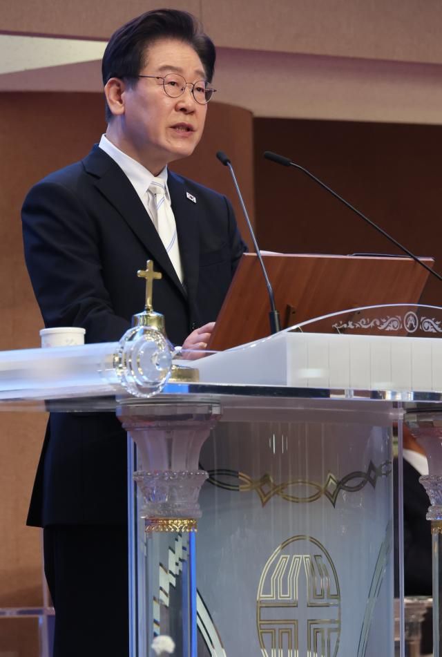 이재명 대통령이 5일 서울 여의도순복음교회에서 열린 부활절 연합예배에서 축사하고 있다 사진연합뉴스