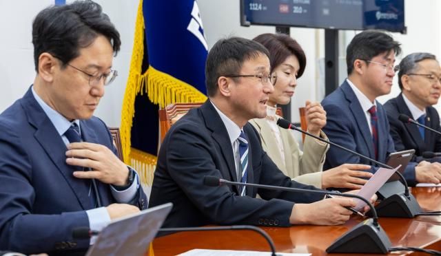 더불어민주당 한병도 원내대표가 7일 국회에서 열린 원내대책회의에서 발언하고 있다사진연합뉴스