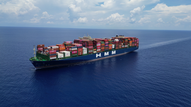 사진_HD현대 아비커스의 자율운항 솔루션 하이나스 컨트롤HiNAS Control이 적용된 컨테이너 운반선png