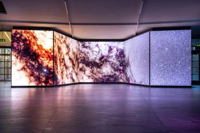 독일 베를린의 자이스 천체투영관에 설치된 삼성전자의 LED 사이니지 사진삼성전자