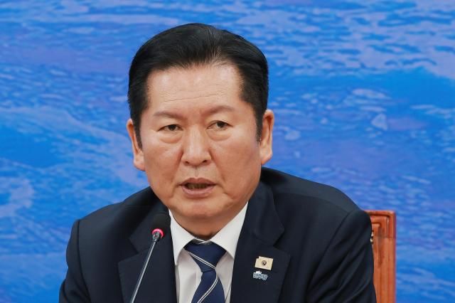 정청래 더불어민주당 대표가 7일 국회에서 열린 민주당 글로벌 서해안시대 특별위원회 발대식·1차 회의에 참석해 인사말하고 있다 사진연합뉴스