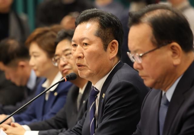 더불어민주당 정청래 대표가 8일 대구 북구 인터불고 엑스코 호텔에서 열린 현장 최고위원회의에서 발언하고 있다사진연합뉴스