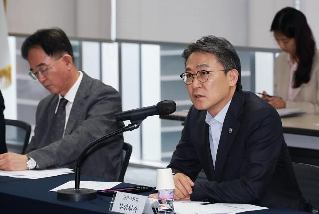 권대영 금융위원회 부위원장이 실손보험 청구전산화 점검회의에서 실손보험 청구전산화 추진실적 등을 논의했다 사진금융위원회 