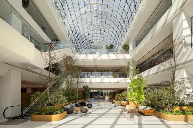 현대차그룹 양재사옥 로비 중앙부의 아트리움
