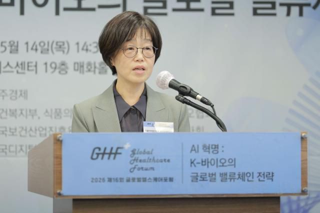 안영진 식품의약품안전처 바이오생약국장이 14일 오후 서울 중구 한국프레스센터에서 열린 2026 제16회 글로벌헬스케어포럼에서 축사를 하고 있다 20260514사진유대길 기자 dbeorlf123ajunewscom
