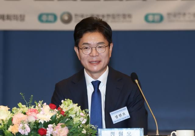 정원오 더불어민주당 서울시장 후보가 14일 서울 중구 대한상공회의소 국제회의장에서 열린 한국신문방송편집인협회 포럼에 참석해 있다 사진연합뉴스