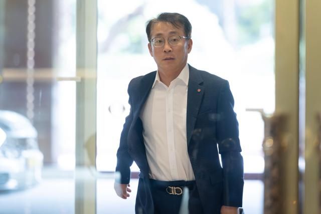김재겸 롯데홈쇼핑 대표가 2024년 4월 19일 서울 송파구 롯데호텔월드에서 열린 롯데그룹 하반기 VCMValue Creation Meeting·옛 사장단 회의에 참석하고 있다 20240719사진유대길 기자 dbeorlf123ajunewscom