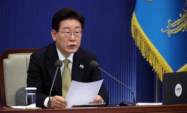 이재명 대통령이 14일 청와대에서 열린 수석보좌관회의에서 발언하고 있다 사진연합뉴스